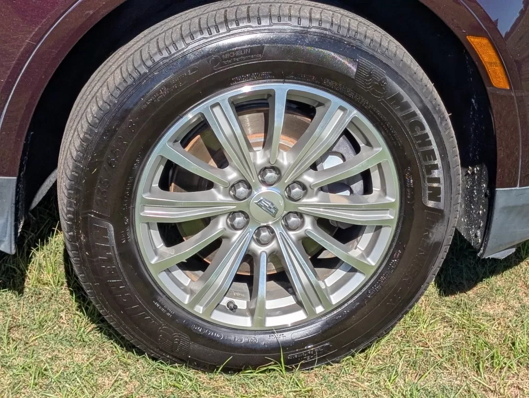 2018 /Cirrus Cadillac XT5 Luxury FWD (1GYKNCRS9JZ) with an Other engine, located at 7000 Northlake Connector, Columbus, GA, 31904, (706) 987-8085, 32.524975, -84.978134 - **Experience Luxury and Versatility with the 2018 Cadillac XT5 at Gils Auto in Phenix City, AL!**<br /> <br /> If you're seeking a sophisticated SUV that effortlessly blends luxury with practicality, the 2018 Cadillac XT5 is your perfect match. Designed for those who appreciate style and performance - Photo#6