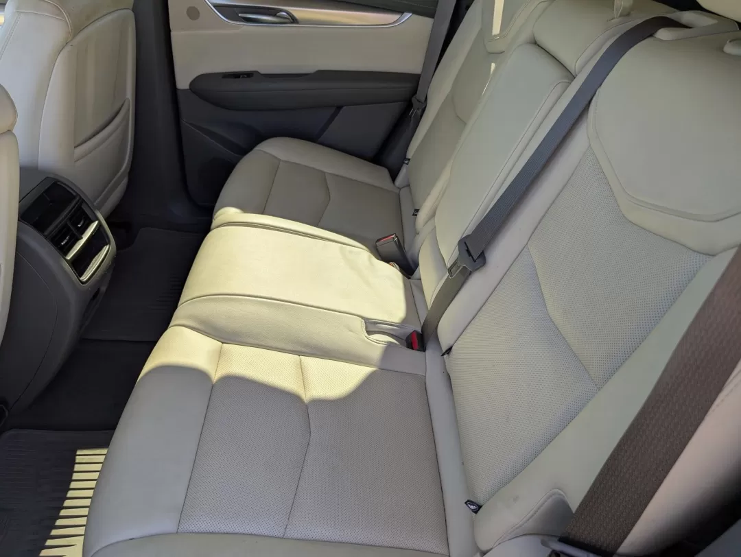 2018 /Cirrus Cadillac XT5 Luxury FWD (1GYKNCRS9JZ) with an Other engine, located at 7000 Northlake Connector, Columbus, GA, 31904, (706) 987-8085, 32.524975, -84.978134 - **Experience Luxury and Versatility with the 2018 Cadillac XT5 at Gils Auto in Phenix City, AL!**<br /> <br /> If you're seeking a sophisticated SUV that effortlessly blends luxury with practicality, the 2018 Cadillac XT5 is your perfect match. Designed for those who appreciate style and performance - Photo#9