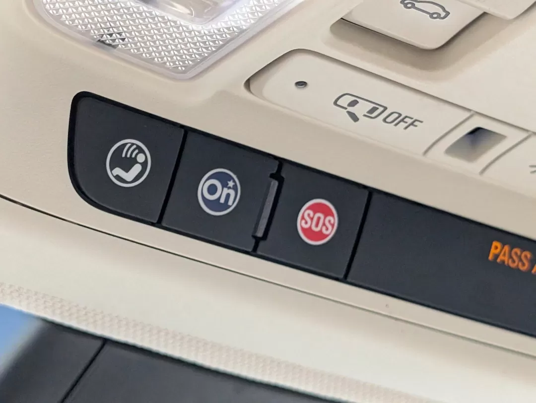 2018 /Cirrus Cadillac XT5 Luxury FWD (1GYKNCRS9JZ) with an Other engine, located at 7000 Northlake Connector, Columbus, GA, 31904, (706) 987-8085, 32.524975, -84.978134 - **Experience Luxury and Versatility with the 2018 Cadillac XT5 at Gils Auto in Phenix City, AL!**<br /> <br /> If you're seeking a sophisticated SUV that effortlessly blends luxury with practicality, the 2018 Cadillac XT5 is your perfect match. Designed for those who appreciate style and performance - Photo#19