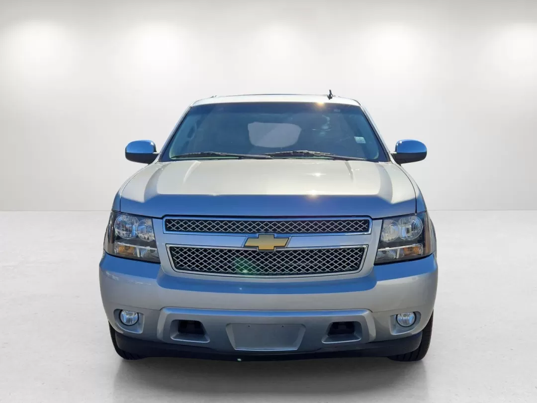 2013 /Light Titanium/Dark Titanium Chevrolet Suburban LTZ (1GNSCKE02DR) with an Other engine, located at 3959 U.S. 80 W, Phenix City, AL, 36870, (334) 297-4885, 32.469296, -85.135185 - Step into a world of adventure and family bonding with this 2013 Chevrolet Suburban LTZ, available now at Gils Auto in Phenix City, AL. Ideal for growing families or anyone who loves the open road, this spacious SUV combines luxury, comfort, and versatility for those seeking a reliable vehicle for e - Photo#2