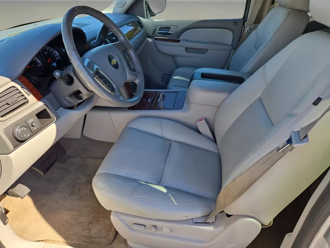 2013 /Light Titanium/Dark Titanium Chevrolet Suburban LTZ (1GNSCKE02DR) with an Other engine, located at 3959 U.S. 80 W, Phenix City, AL, 36870, (334) 297-4885, 32.469296, -85.135185 - Step into a world of adventure and family bonding with this 2013 Chevrolet Suburban LTZ, available now at Gils Auto in Phenix City, AL. Ideal for growing families or anyone who loves the open road, this spacious SUV combines luxury, comfort, and versatility for those seeking a reliable vehicle for e - Photo#12