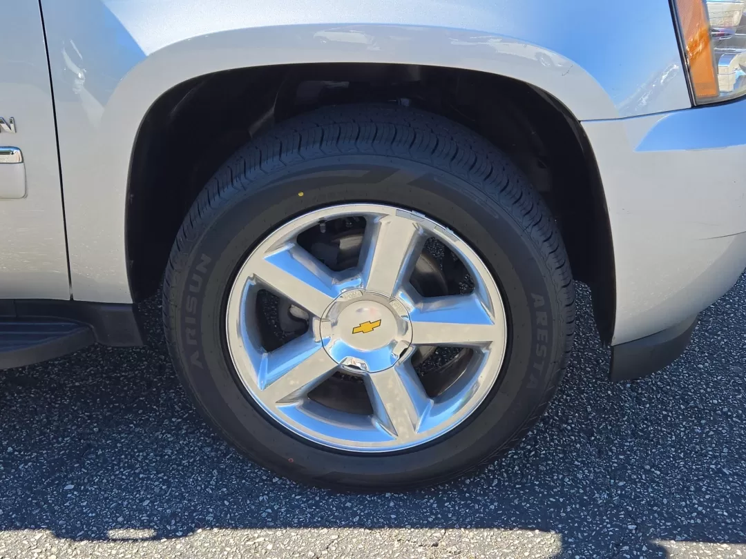 2013 /Light Titanium/Dark Titanium Chevrolet Suburban LTZ (1GNSCKE02DR) with an Other engine, located at 3959 U.S. 80 W, Phenix City, AL, 36870, (334) 297-4885, 32.469296, -85.135185 - Step into a world of adventure and family bonding with this 2013 Chevrolet Suburban LTZ, available now at Gils Auto in Phenix City, AL. Ideal for growing families or anyone who loves the open road, this spacious SUV combines luxury, comfort, and versatility for those seeking a reliable vehicle for e - Photo#15