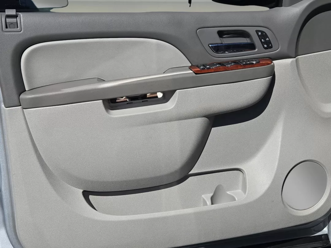 2013 /Light Titanium/Dark Titanium Chevrolet Suburban LTZ (1GNSCKE02DR) with an Other engine, located at 5115 14th Ave., Columbus, GA, 31904, (706) 323-0345, 32.511494, -84.971046 - Step into a world of adventure and family bonding with this 2013 Chevrolet Suburban LTZ, available now at Gils Auto in Phenix City, AL. Ideal for growing families or anyone who loves the open road, this spacious SUV combines luxury, comfort, and versatility for those seeking a reliable vehicle for e - Photo#9