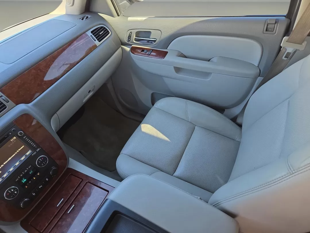 2013 /Light Titanium/Dark Titanium Chevrolet Suburban LTZ (1GNSCKE02DR) with an Other engine, located at 5115 14th Ave., Columbus, GA, 31904, (706) 323-0345, 32.511494, -84.971046 - Step into a world of adventure and family bonding with this 2013 Chevrolet Suburban LTZ, available now at Gils Auto in Phenix City, AL. Ideal for growing families or anyone who loves the open road, this spacious SUV combines luxury, comfort, and versatility for those seeking a reliable vehicle for e - Photo#15