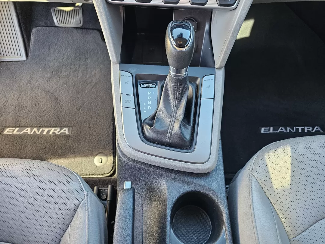 2020 /Gray Hyundai Elantra Limited (5NPD84LF5LH) with an Other engine, located at 3959 U.S. 80 W, Phenix City, AL, 36870, (334) 297-4885, 32.469296, -85.135185 - **Drive Your Future with the 2020 Hyundai Elantra Limited Perfect for Everyday Adventures!**<br /> <br /> Are you ready to elevate your daily commute or weekend getaway? Look no further than the stunning 2020 Hyundai Elantra Limited, now available at Gils Auto, your trusted Buy Here Pay Here dealer - Photo#12