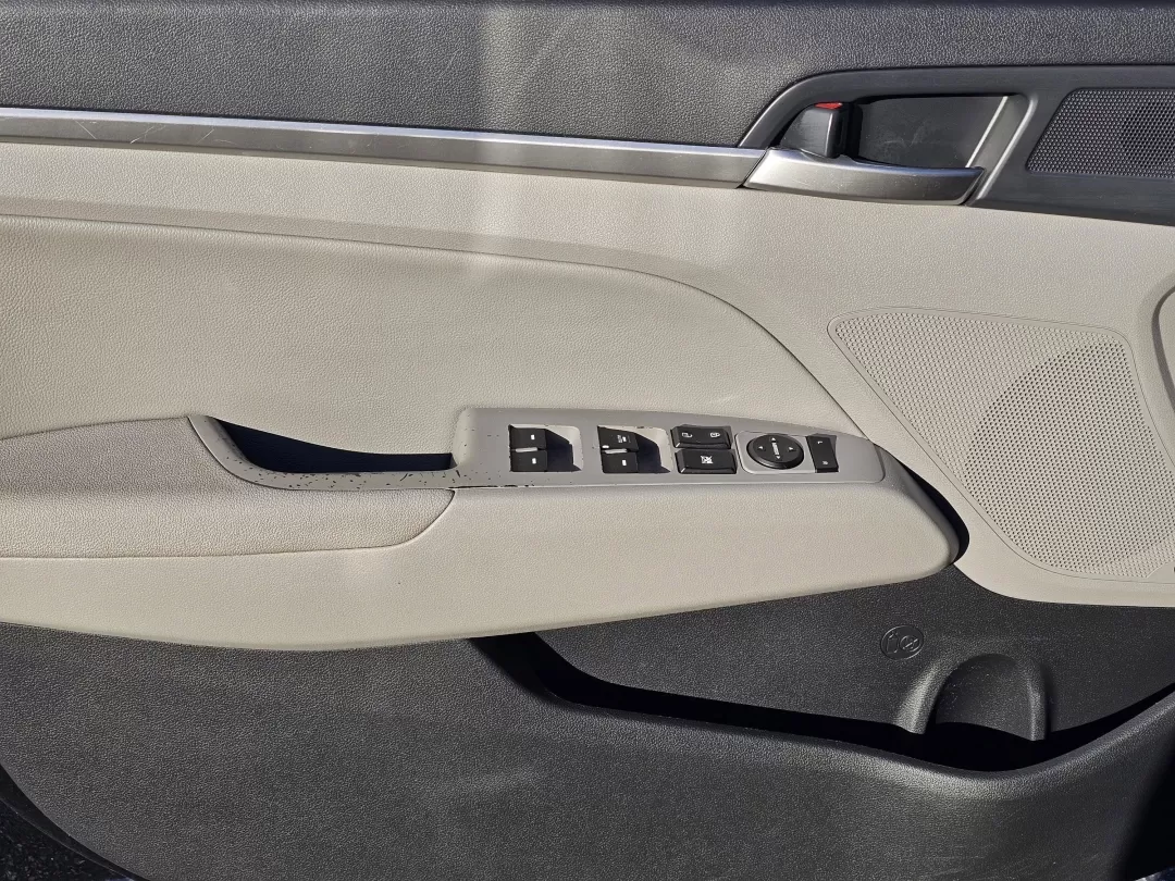 2020 /Gray Hyundai Elantra Limited (5NPD84LF5LH) with an Other engine, located at 521 Old Farm Lane Rd, Prattville, AL, 36066, (334) 325-1505, 32.482460, -86.416367 - **Drive Your Future with the 2020 Hyundai Elantra Limited Perfect for Everyday Adventures!**<br /> <br /> Are you ready to elevate your daily commute or weekend getaway? Look no further than the stunning 2020 Hyundai Elantra Limited, now available at Gils Auto, your trusted Buy Here Pay Here dealer - Photo#8