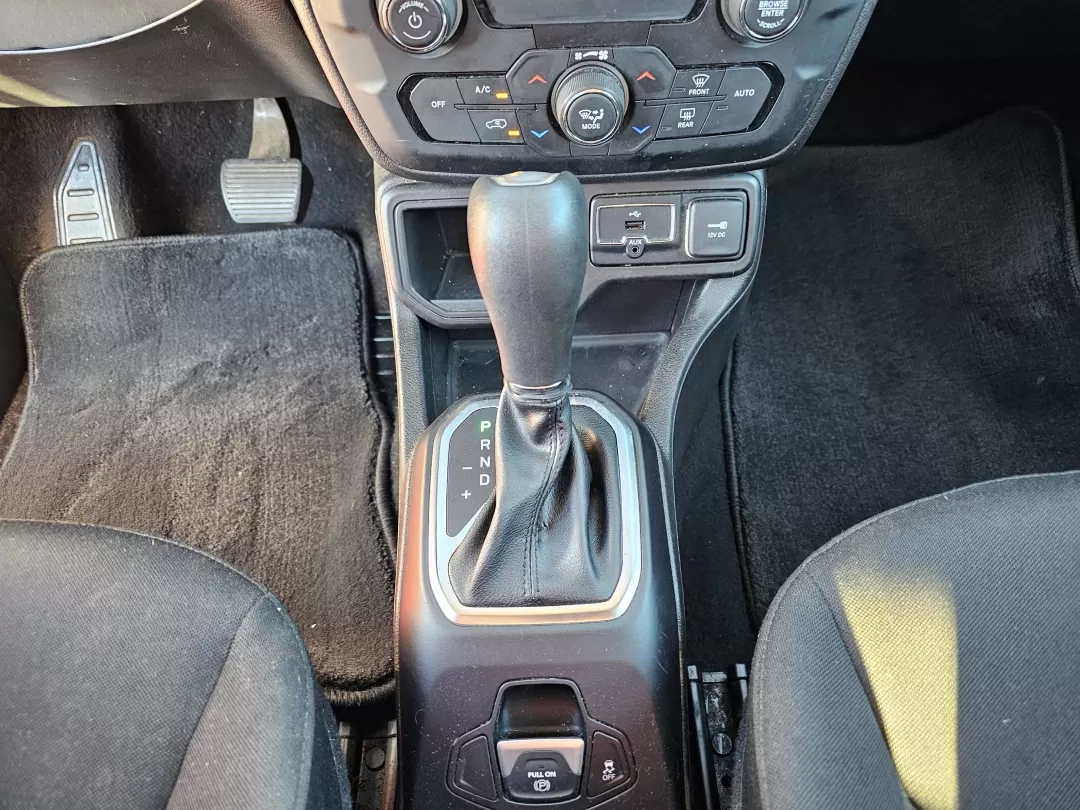 2018 /Black Jeep Renegade Latitude (ZACCJABB4JP) with an Other engine, located at 3959 U.S. 80 W, Phenix City, AL, 36870, (334) 297-4885, 32.469296, -85.135185 - Are you ready to take your adventures off the beaten path? The 2018 Jeep Renegade Latitude is the perfect crossover for those who crave exploration and value comfort and style. Whether you're navigating the bustling streets of Phenix City or heading out on a weekend getaway to the nearby Lake Oliver - Photo#12