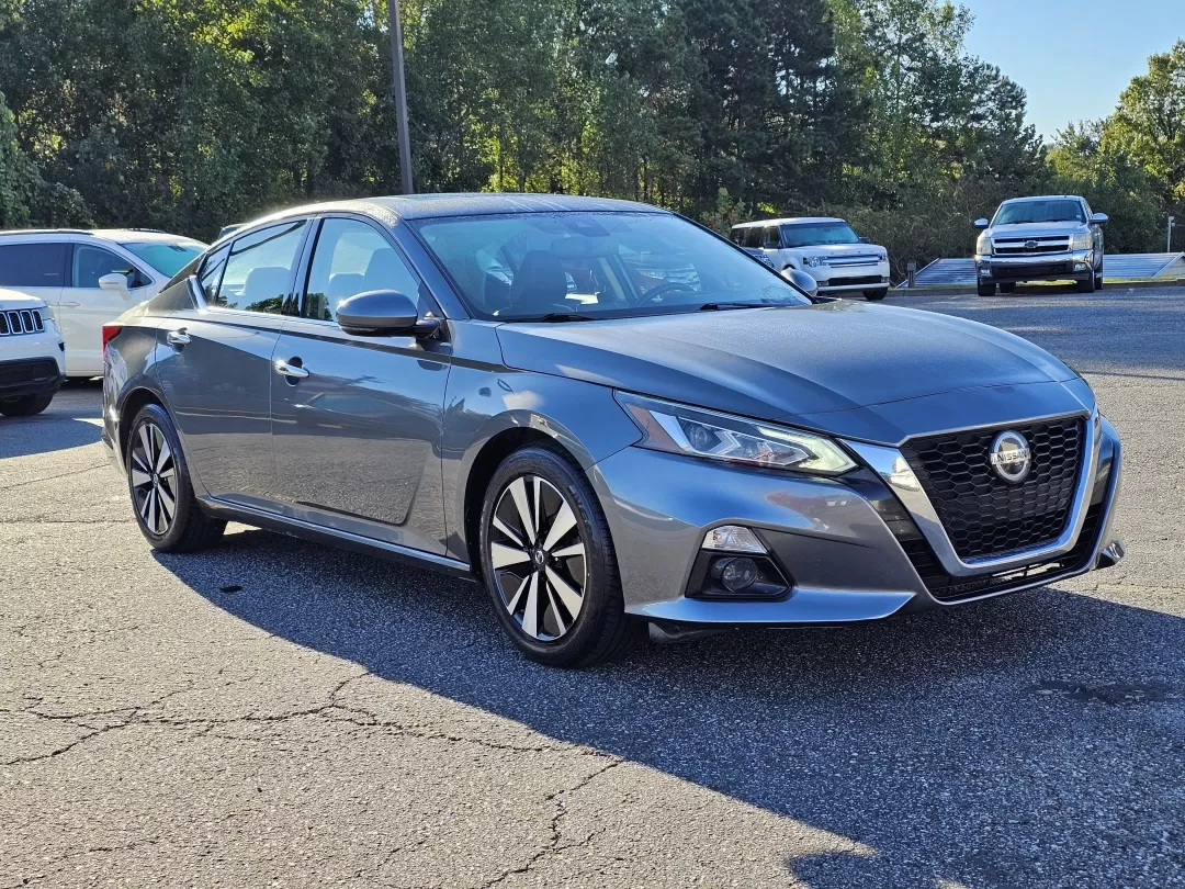 2019 /Charcoal Nissan Altima 2.5 SL (1N4BL4EV9KC) with an Other engine, located at 3959 U.S. 80 W, Phenix City, AL, 36870, (334) 297-4885, 32.469296, -85.135185 - **Experience the Perfect Blend of Comfort and Technology with the 2019 Nissan Altima 2.5 SL!** <br /> <br /> Are you on the lookout for a reliable sedan that seamlessly fits into your active lifestyle? Whether you're commuting to work in Phenix City, AL, or taking long weekend drives to explore the - Photo#2