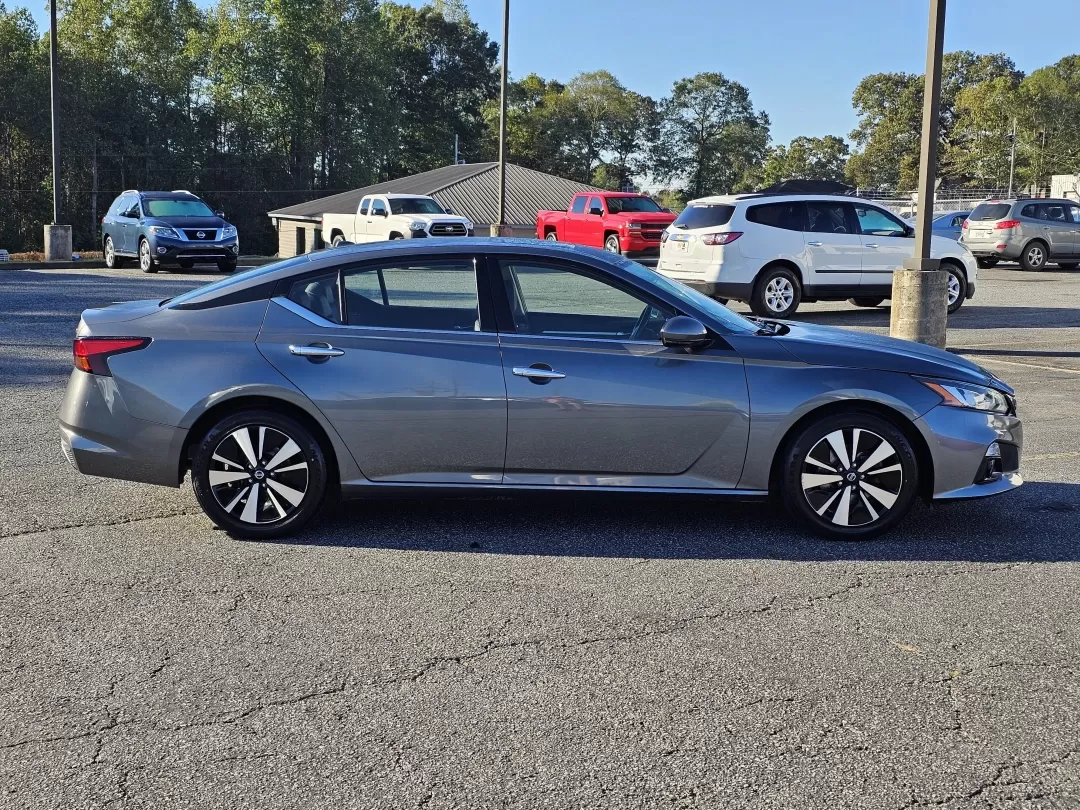 2019 /Charcoal Nissan Altima 2.5 SL (1N4BL4EV9KC) with an Other engine, located at 3959 U.S. 80 W, Phenix City, AL, 36870, (334) 297-4885, 32.469296, -85.135185 - **Experience the Perfect Blend of Comfort and Technology with the 2019 Nissan Altima 2.5 SL!** <br /> <br /> Are you on the lookout for a reliable sedan that seamlessly fits into your active lifestyle? Whether you're commuting to work in Phenix City, AL, or taking long weekend drives to explore the - Photo#3