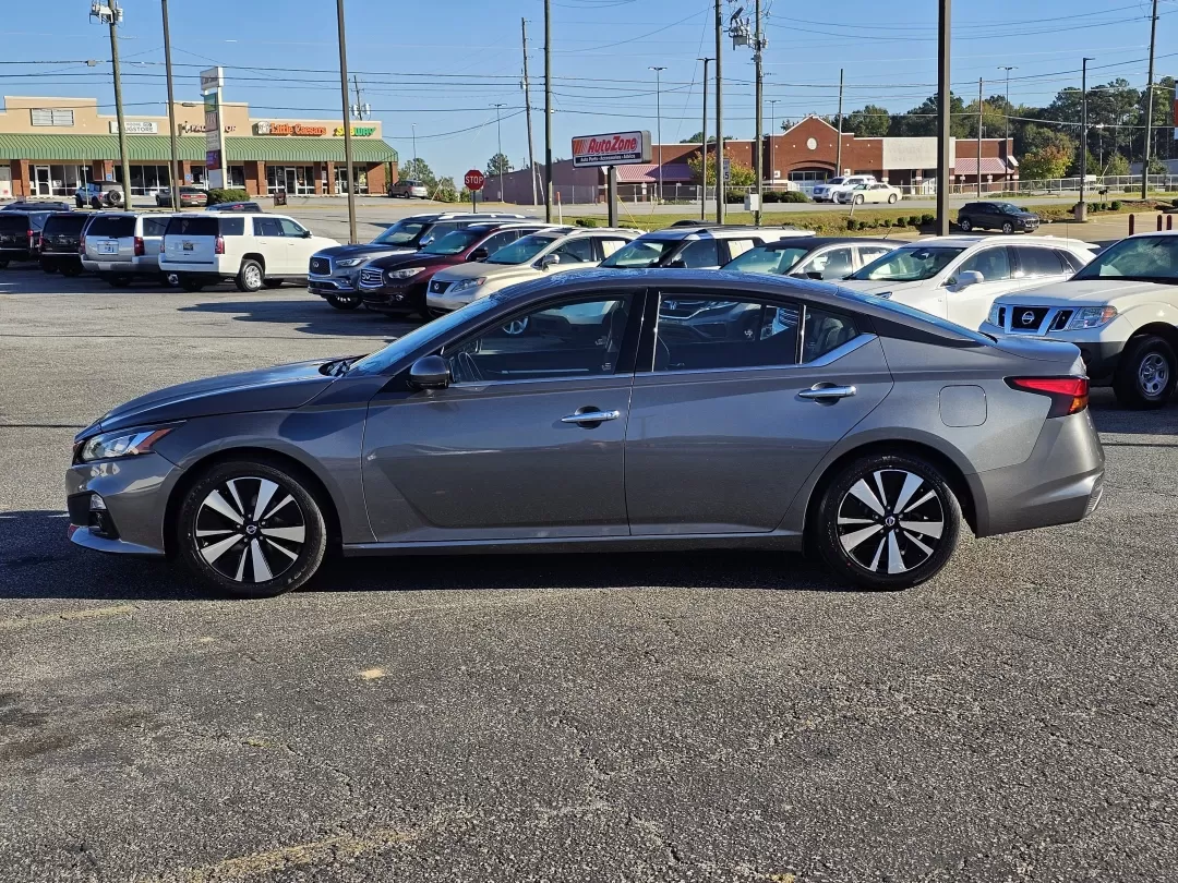 2019 /Charcoal Nissan Altima 2.5 SL (1N4BL4EV9KC) with an Other engine, located at 3959 U.S. 80 W, Phenix City, AL, 36870, (334) 297-4885, 32.469296, -85.135185 - **Experience the Perfect Blend of Comfort and Technology with the 2019 Nissan Altima 2.5 SL!** <br /> <br /> Are you on the lookout for a reliable sedan that seamlessly fits into your active lifestyle? Whether you're commuting to work in Phenix City, AL, or taking long weekend drives to explore the - Photo#7