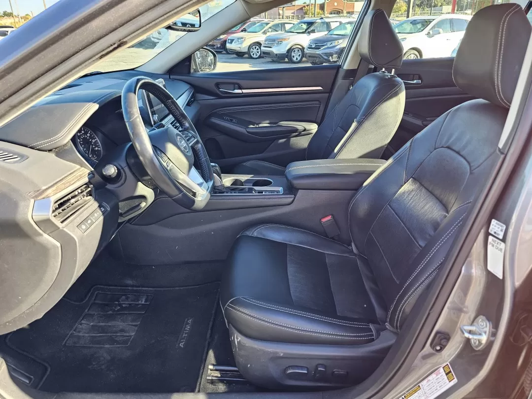 2019 /Charcoal Nissan Altima 2.5 SL (1N4BL4EV9KC) with an Other engine, located at 3959 U.S. 80 W, Phenix City, AL, 36870, (334) 297-4885, 32.469296, -85.135185 - **Experience the Perfect Blend of Comfort and Technology with the 2019 Nissan Altima 2.5 SL!** <br /> <br /> Are you on the lookout for a reliable sedan that seamlessly fits into your active lifestyle? Whether you're commuting to work in Phenix City, AL, or taking long weekend drives to explore the - Photo#9