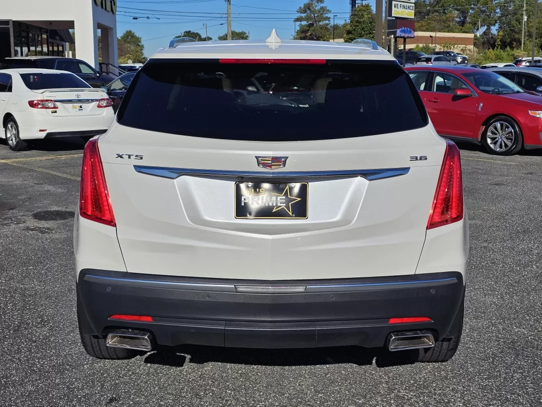 2018 /Cirrus Cadillac XT5 Luxury FWD (1GYKNCRS4JZ) with an Other engine, located at 3959 U.S. 80 W, Phenix City, AL, 36870, (334) 297-4885, 32.469296, -85.135185 - **Experience Luxury on Every Adventure with the 2018 Cadillac XT5** <br /> Are you in search of the perfect vehicle to elevate your daily commute while providing versatility for weekend getaways? Look no further than the stunning 2018 Cadillac XT5 Luxury FWD, available now at Gils Auto in Phenix Ci - Photo#5