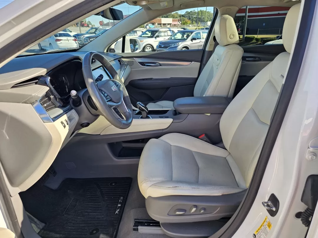2018 /Cirrus Cadillac XT5 Luxury FWD (1GYKNCRS4JZ) with an Other engine, located at 3959 U.S. 80 W, Phenix City, AL, 36870, (334) 297-4885, 32.469296, -85.135185 - **Experience Luxury on Every Adventure with the 2018 Cadillac XT5** <br /> Are you in search of the perfect vehicle to elevate your daily commute while providing versatility for weekend getaways? Look no further than the stunning 2018 Cadillac XT5 Luxury FWD, available now at Gils Auto in Phenix Ci - Photo#9