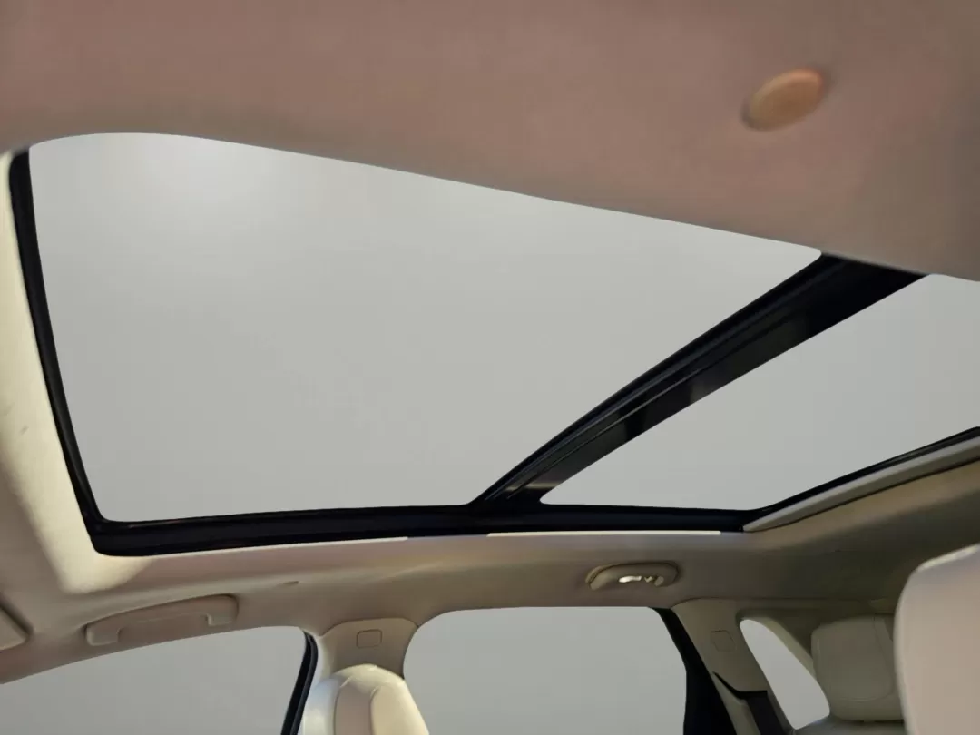 2018 /Cirrus Cadillac XT5 Luxury FWD (1GYKNCRS4JZ) with an Other engine, located at 804 22nd Ave, Phenix City, AL, 36870, (334) 297-1860, 32.484749, -85.024475 - **Experience Luxury on Every Adventure with the 2018 Cadillac XT5** <br /> Are you in search of the perfect vehicle to elevate your daily commute while providing versatility for weekend getaways? Look no further than the stunning 2018 Cadillac XT5 Luxury FWD, available now at Gils Auto in Phenix Ci - Photo#10