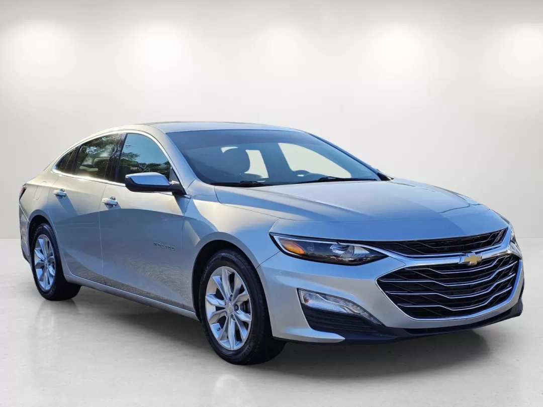 2019 /Jet Black Chevrolet Malibu LT (1G1ZD5ST9KF) with an Other engine, located at 1430 Gateway Drive, Opelika, AL, 36801, (334) 239-0944, 32.637871, -85.409790 - Discover the perfect blend of style, efficiency, and technology with this 2019 Chevrolet Malibu LT, now available at Gils Auto in Phenix City, AL! If you're looking for a reliable sedan that excels in daily commutes, weekend adventures, or family outings, this Malibu is an excellent choice. With its - Photo#2