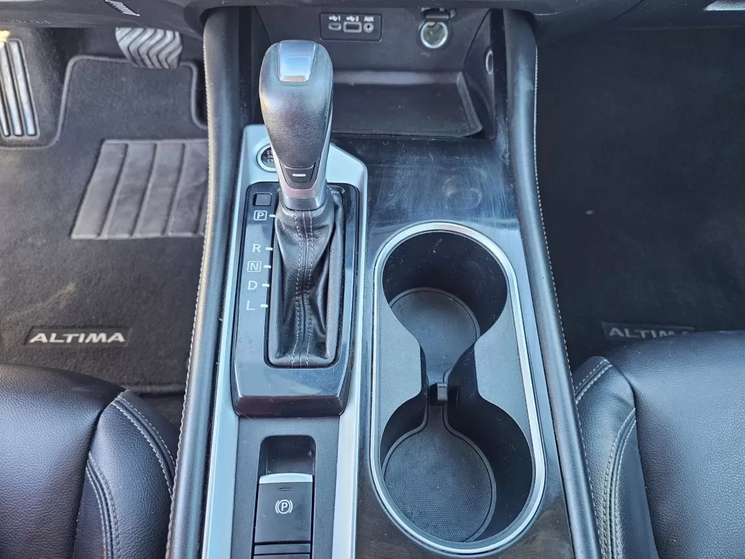 2020 /Charcoal Nissan Altima 2.0 Platinum (1N4AL4FV3LC) with an Other engine, located at 1430 Gateway Drive, Opelika, AL, 36801, (334) 239-0944, 32.637871, -85.409790 - **Experience the 2020 Nissan Altima 2.0 Platinum: Your Ideal Sedan for Modern Living!**<br /> <br /> Are you searching for a vehicle that perfectly combines style, reliability, and modern features? Look no further than the stunning 2020 Nissan Altima 2.0 Platinum, available now at Gils Auto in Opeli - Photo#2