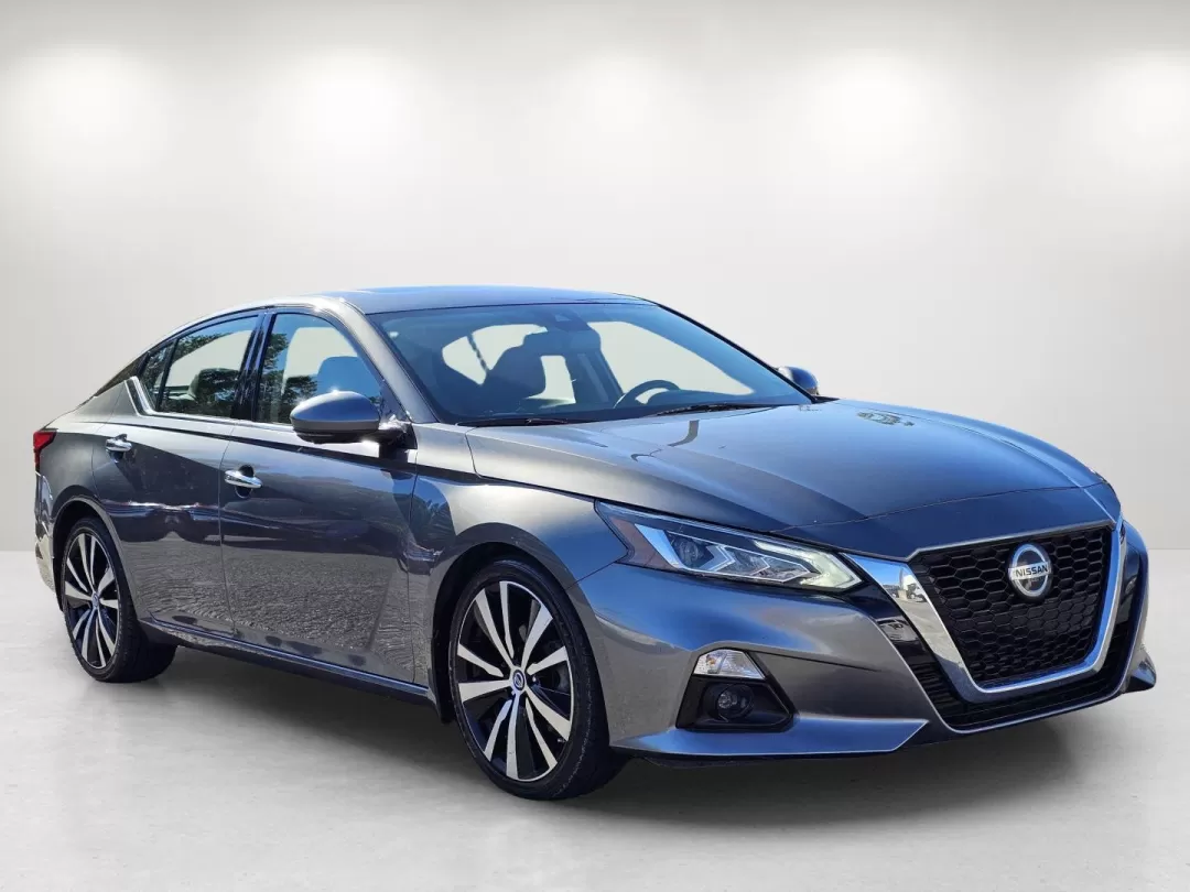 2020 /Charcoal Nissan Altima 2.0 Platinum (1N4AL4FV3LC) with an Other engine, located at 1430 Gateway Drive, Opelika, AL, 36801, (334) 239-0944, 32.637871, -85.409790 - **Experience the 2020 Nissan Altima 2.0 Platinum: Your Ideal Sedan for Modern Living!**<br /> <br /> Are you searching for a vehicle that perfectly combines style, reliability, and modern features? Look no further than the stunning 2020 Nissan Altima 2.0 Platinum, available now at Gils Auto in Opeli - Photo#4