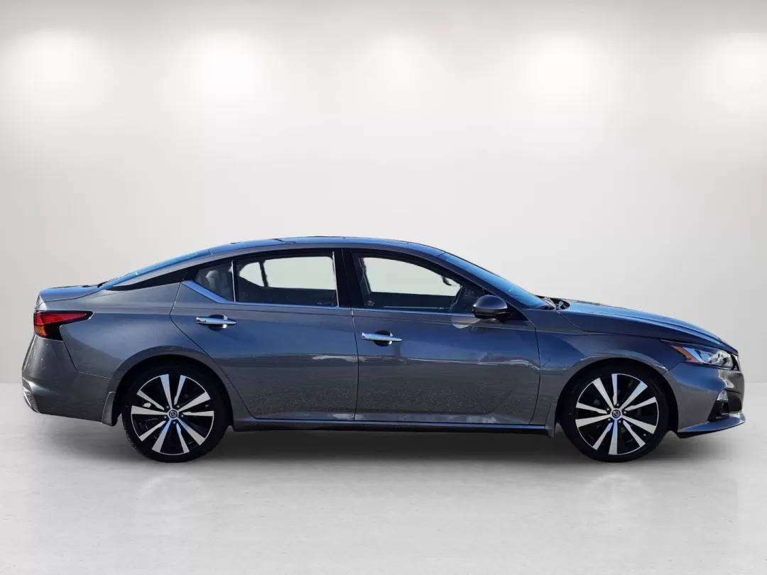 2020 /Charcoal Nissan Altima 2.0 Platinum (1N4AL4FV3LC) with an Other engine, located at 1430 Gateway Drive, Opelika, AL, 36801, (334) 239-0944, 32.637871, -85.409790 - **Experience the 2020 Nissan Altima 2.0 Platinum: Your Ideal Sedan for Modern Living!**<br /> <br /> Are you searching for a vehicle that perfectly combines style, reliability, and modern features? Look no further than the stunning 2020 Nissan Altima 2.0 Platinum, available now at Gils Auto in Opeli - Photo#5