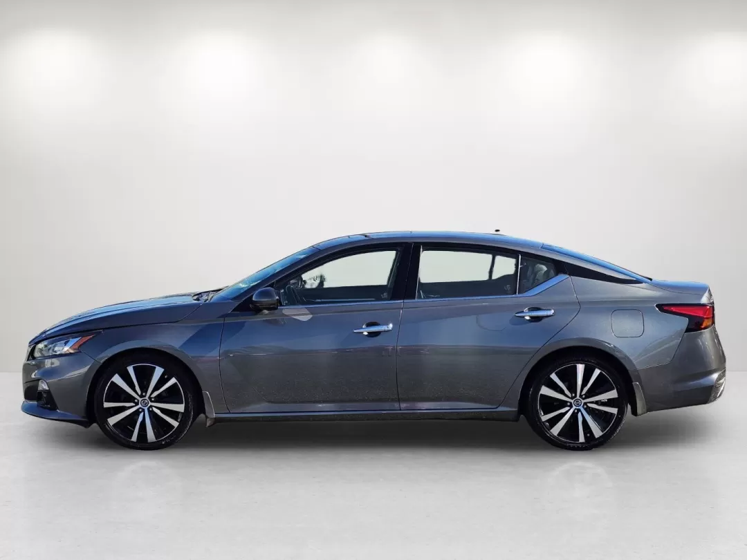 2020 /Charcoal Nissan Altima 2.0 Platinum (1N4AL4FV3LC) with an Other engine, located at 1430 Gateway Drive, Opelika, AL, 36801, (334) 239-0944, 32.637871, -85.409790 - **Experience the 2020 Nissan Altima 2.0 Platinum: Your Ideal Sedan for Modern Living!**<br /> <br /> Are you searching for a vehicle that perfectly combines style, reliability, and modern features? Look no further than the stunning 2020 Nissan Altima 2.0 Platinum, available now at Gils Auto in Opeli - Photo#8
