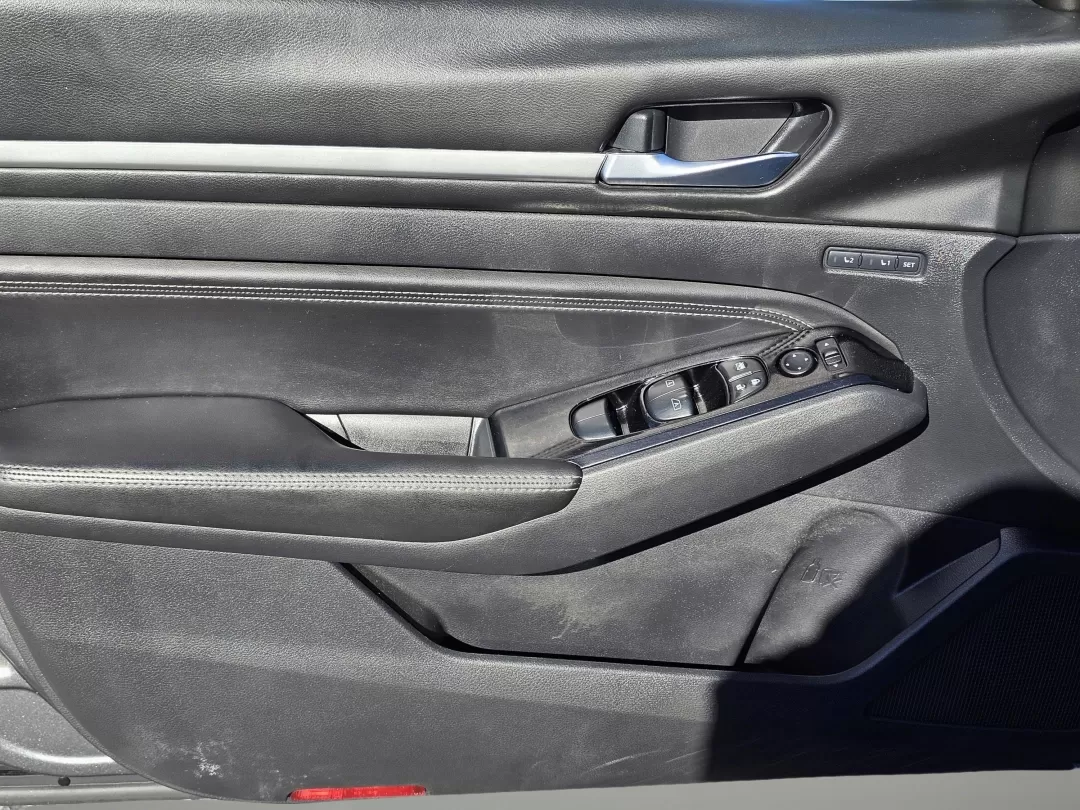 2020 /Charcoal Nissan Altima 2.0 Platinum (1N4AL4FV3LC) with an Other engine, located at 1430 Gateway Drive, Opelika, AL, 36801, (334) 239-0944, 32.637871, -85.409790 - **Experience the 2020 Nissan Altima 2.0 Platinum: Your Ideal Sedan for Modern Living!**<br /> <br /> Are you searching for a vehicle that perfectly combines style, reliability, and modern features? Look no further than the stunning 2020 Nissan Altima 2.0 Platinum, available now at Gils Auto in Opeli - Photo#9