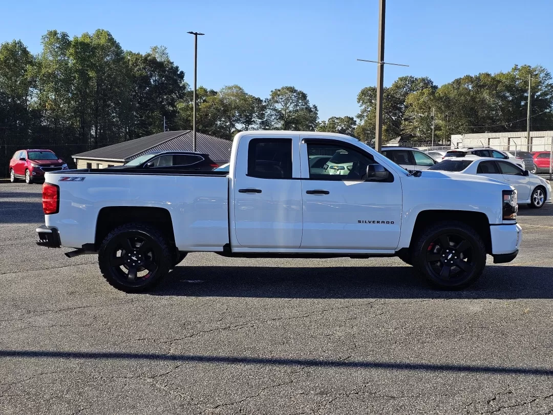 2017 /Jet Black Chevrolet Silverado 1500 LT (1GCVKREC3HZ) with an Other engine, located at 3959 U.S. 80 W, Phenix City, AL, 36870, (334) 297-4885, 32.469296, -85.135185 - Experience the thrill of adventure with the 2017 Chevrolet Silverado 1500 LT Extended Cab Pickup, available now at Gils Auto, your trusted Buy Here Pay Here dealership located at 3959 U.S. 80 W, Phenix City, AL 36870. With its rugged design and power-packed performance, this truck is perfect for wee - Photo#3