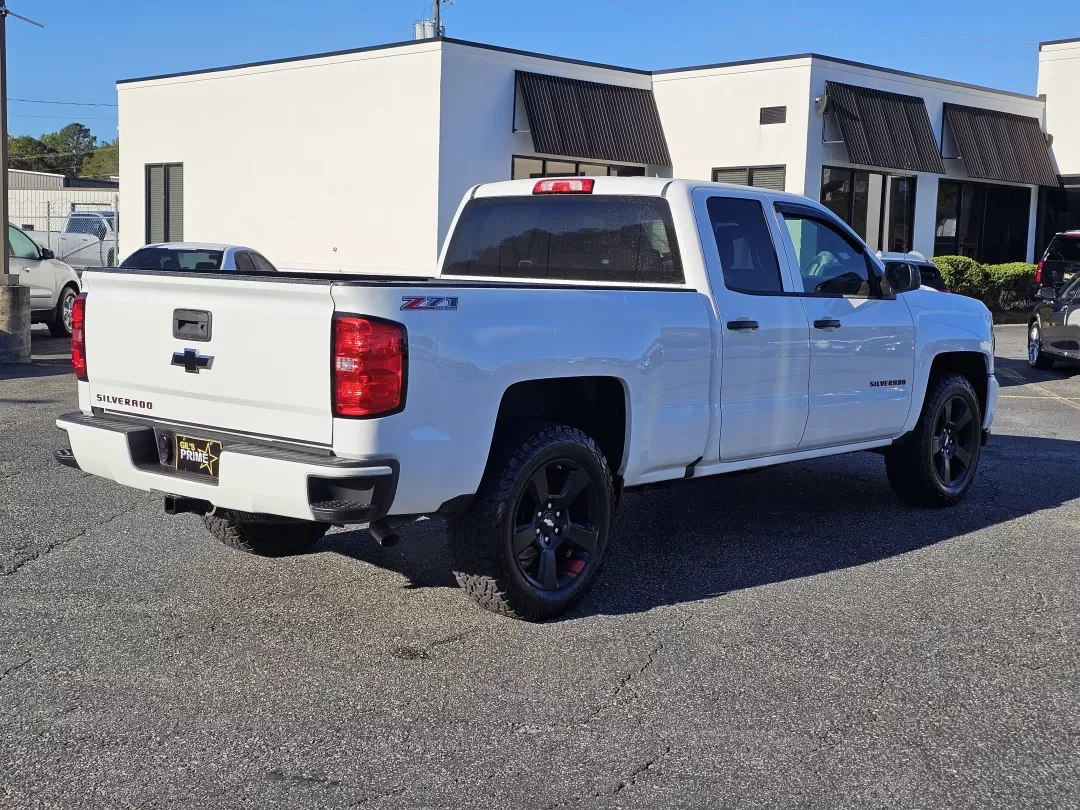 2017 /Jet Black Chevrolet Silverado 1500 LT (1GCVKREC3HZ) with an Other engine, located at 3959 U.S. 80 W, Phenix City, AL, 36870, (334) 297-4885, 32.469296, -85.135185 - Experience the thrill of adventure with the 2017 Chevrolet Silverado 1500 LT Extended Cab Pickup, available now at Gils Auto, your trusted Buy Here Pay Here dealership located at 3959 U.S. 80 W, Phenix City, AL 36870. With its rugged design and power-packed performance, this truck is perfect for wee - Photo#4