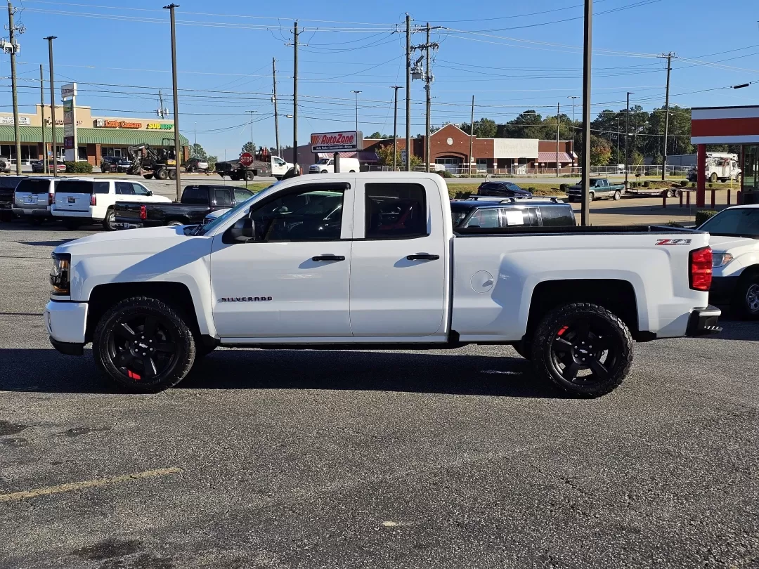 2017 /Jet Black Chevrolet Silverado 1500 LT (1GCVKREC3HZ) with an Other engine, located at 3959 U.S. 80 W, Phenix City, AL, 36870, (334) 297-4885, 32.469296, -85.135185 - Experience the thrill of adventure with the 2017 Chevrolet Silverado 1500 LT Extended Cab Pickup, available now at Gils Auto, your trusted Buy Here Pay Here dealership located at 3959 U.S. 80 W, Phenix City, AL 36870. With its rugged design and power-packed performance, this truck is perfect for wee - Photo#7