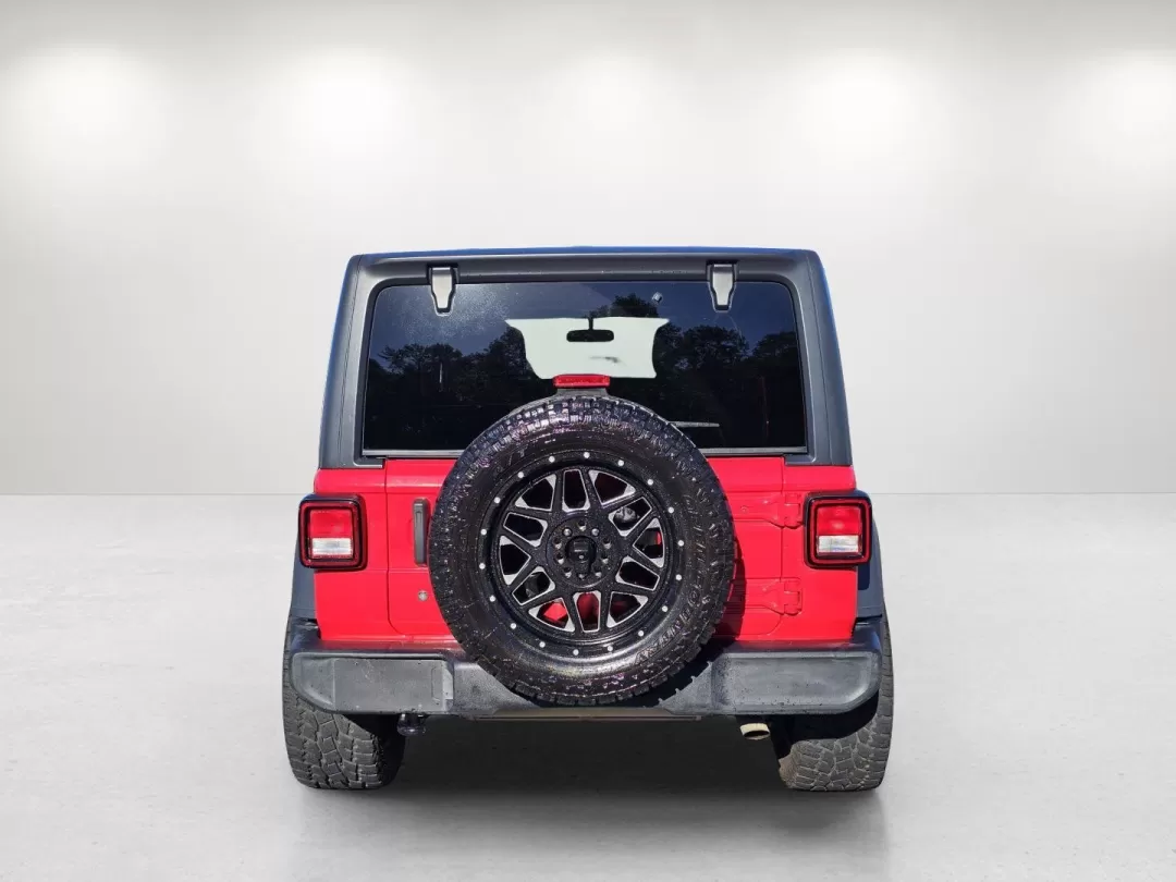 2018 /Black Jeep Wrangler Sport (1C4HJXDG9JW) with an Other engine, located at 3959 U.S. 80 W, Phenix City, AL, 36870, (334) 297-4885, 32.469296, -85.135185 - **Unleash Adventure with This 2018 Jeep Wrangler Sport! Perfect for Weekend Warriors and Daily Commuters Alike!**<br /> <br /> If you're searching for a versatile vehicle that can seamlessly transition from daily commutes to thrilling weekend adventures, look no further than this stunning 2018 Jeep - Photo#5