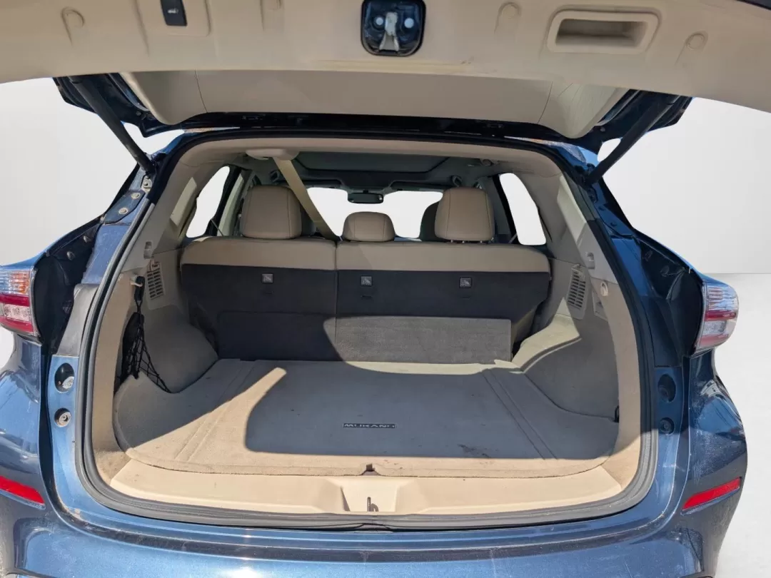 2016 /Beige Nissan Murano Platinum (5N1AZ2MG4GN) with an Other engine, located at 3959 U.S. 80 W, Phenix City, AL, 36870, (334) 297-4885, 32.469296, -85.135185 - Elevate your driving experience with the 2016 Nissan Murano Platinum, now available at Gils Auto in Phenix City, AL. Imagine cruising down the scenic U.S. 80 W, your family comfortably settled in the spacious interior of this stylish SUV, complete with luxurious beige leather-appointed seats and a p - Photo#9