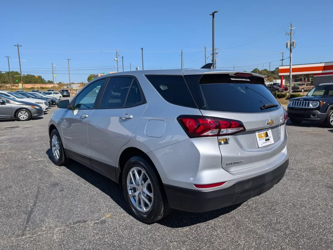 2022 /Medium Ash Gray Chevrolet Equinox LS (3GNAXHEV9NS) with an Other engine, located at 3959 U.S. 80 W, Phenix City, AL, 36870, (334) 297-4885, 32.469296, -85.135185 - **Discover Your Perfect Adventure Companion: 2022 Chevrolet Equinox LS at Gils Auto!**<br /> <br /> Are you in search of a reliable SUV that fits seamlessly into your active lifestyle? Look no further than the 2022 Chevrolet Equinox LS, now available at Gils Auto in Phenix City, AL. This versatile s - Photo#6