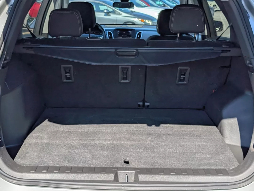 2022 /Medium Ash Gray Chevrolet Equinox LS (3GNAXHEV9NS) with an Other engine, located at 3959 U.S. 80 W, Phenix City, AL, 36870, (334) 297-4885, 32.469296, -85.135185 - **Discover Your Perfect Adventure Companion: 2022 Chevrolet Equinox LS at Gils Auto!**<br /> <br /> Are you in search of a reliable SUV that fits seamlessly into your active lifestyle? Look no further than the 2022 Chevrolet Equinox LS, now available at Gils Auto in Phenix City, AL. This versatile s - Photo#9