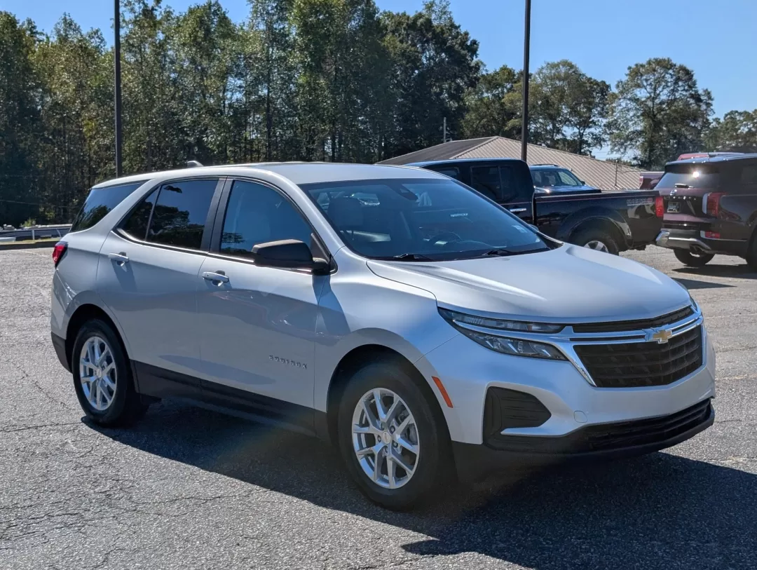 2022 /Medium Ash Gray Chevrolet Equinox LS (3GNAXHEV9NS) with an Other engine, located at 5115 14th Ave., Columbus, GA, 31904, (706) 323-0345, 32.511494, -84.971046 - **Discover Your Perfect Adventure Companion: 2022 Chevrolet Equinox LS at Gils Auto!**<br /> <br /> Are you in search of a reliable SUV that fits seamlessly into your active lifestyle? Look no further than the 2022 Chevrolet Equinox LS, now available at Gils Auto in Phenix City, AL. This versatile s - Photo#2