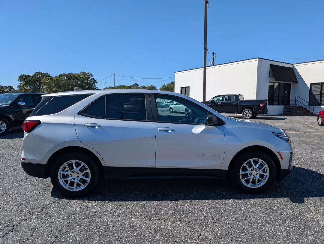 2022 /Medium Ash Gray Chevrolet Equinox LS (3GNAXHEV9NS) with an Other engine, located at 5115 14th Ave., Columbus, GA, 31904, (706) 323-0345, 32.511494, -84.971046 - **Discover Your Perfect Adventure Companion: 2022 Chevrolet Equinox LS at Gils Auto!**<br /> <br /> Are you in search of a reliable SUV that fits seamlessly into your active lifestyle? Look no further than the 2022 Chevrolet Equinox LS, now available at Gils Auto in Phenix City, AL. This versatile s - Photo#3