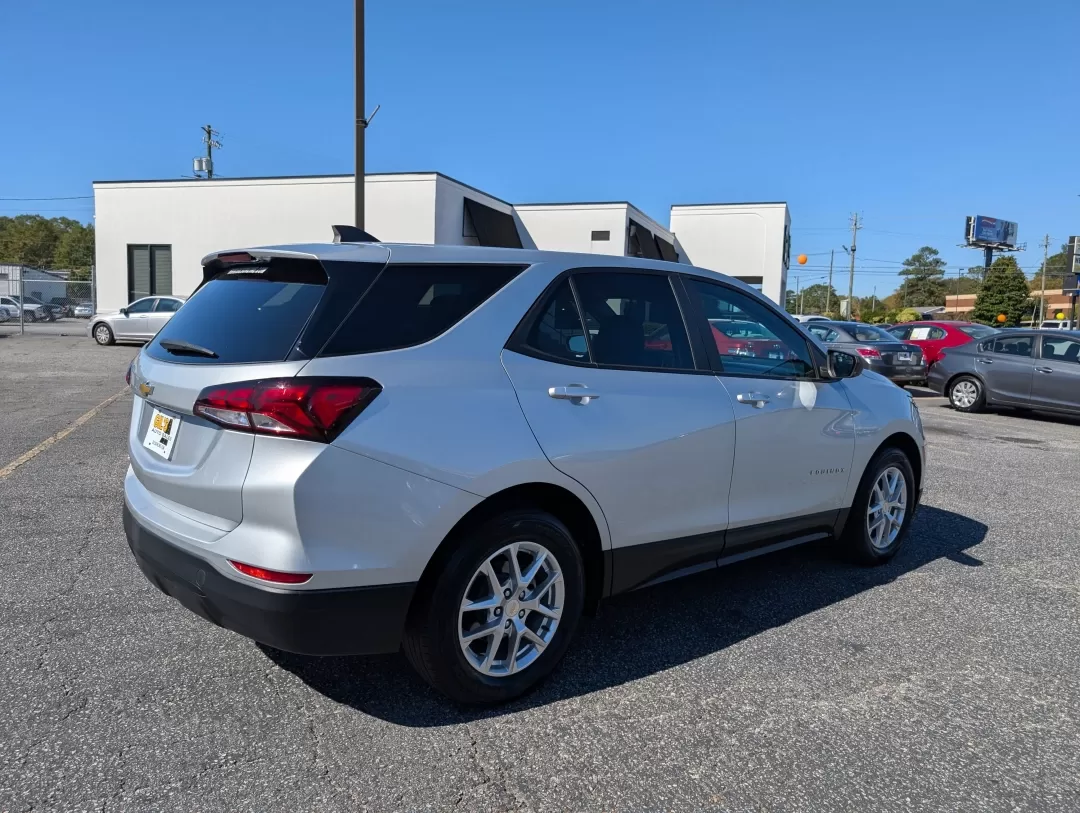 2022 /Medium Ash Gray Chevrolet Equinox LS (3GNAXHEV9NS) with an Other engine, located at 5115 14th Ave., Columbus, GA, 31904, (706) 323-0345, 32.511494, -84.971046 - **Discover Your Perfect Adventure Companion: 2022 Chevrolet Equinox LS at Gils Auto!**<br /> <br /> Are you in search of a reliable SUV that fits seamlessly into your active lifestyle? Look no further than the 2022 Chevrolet Equinox LS, now available at Gils Auto in Phenix City, AL. This versatile s - Photo#4