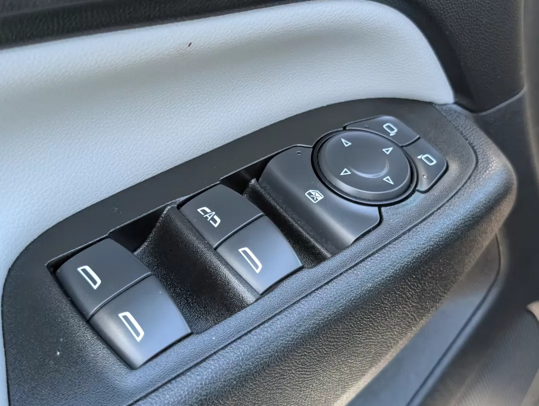 2022 /Medium Ash Gray Chevrolet Equinox LS (3GNAXHEV9NS) with an Other engine, located at 5115 14th Ave., Columbus, GA, 31904, (706) 323-0345, 32.511494, -84.971046 - **Discover Your Perfect Adventure Companion: 2022 Chevrolet Equinox LS at Gils Auto!**<br /> <br /> Are you in search of a reliable SUV that fits seamlessly into your active lifestyle? Look no further than the 2022 Chevrolet Equinox LS, now available at Gils Auto in Phenix City, AL. This versatile s - Photo#10