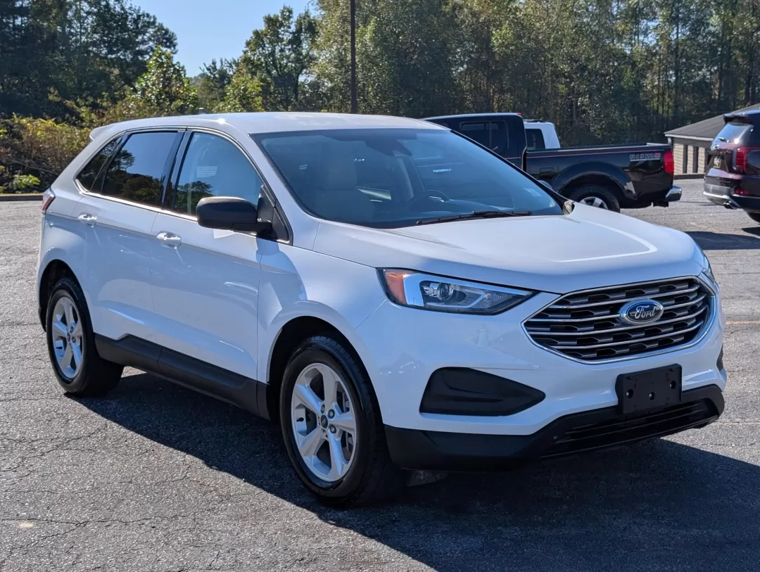2021 Ford Edge SE (2FMPK3G99MB) with an Other engine, located at 7000 Northlake Connector, Columbus, GA, 31904, (706) 987-8085, 32.524975, -84.978134 - Are you in the market for a reliable and stylish SUV that fits your active lifestyle? Look no further than this 2021 Ford Edge SE, available now at Gils Auto in Phenix City, AL! With its spacious interior and impressive fuel efficiency, this SUV is perfect for growing families, daily commuters, or a - Photo#2