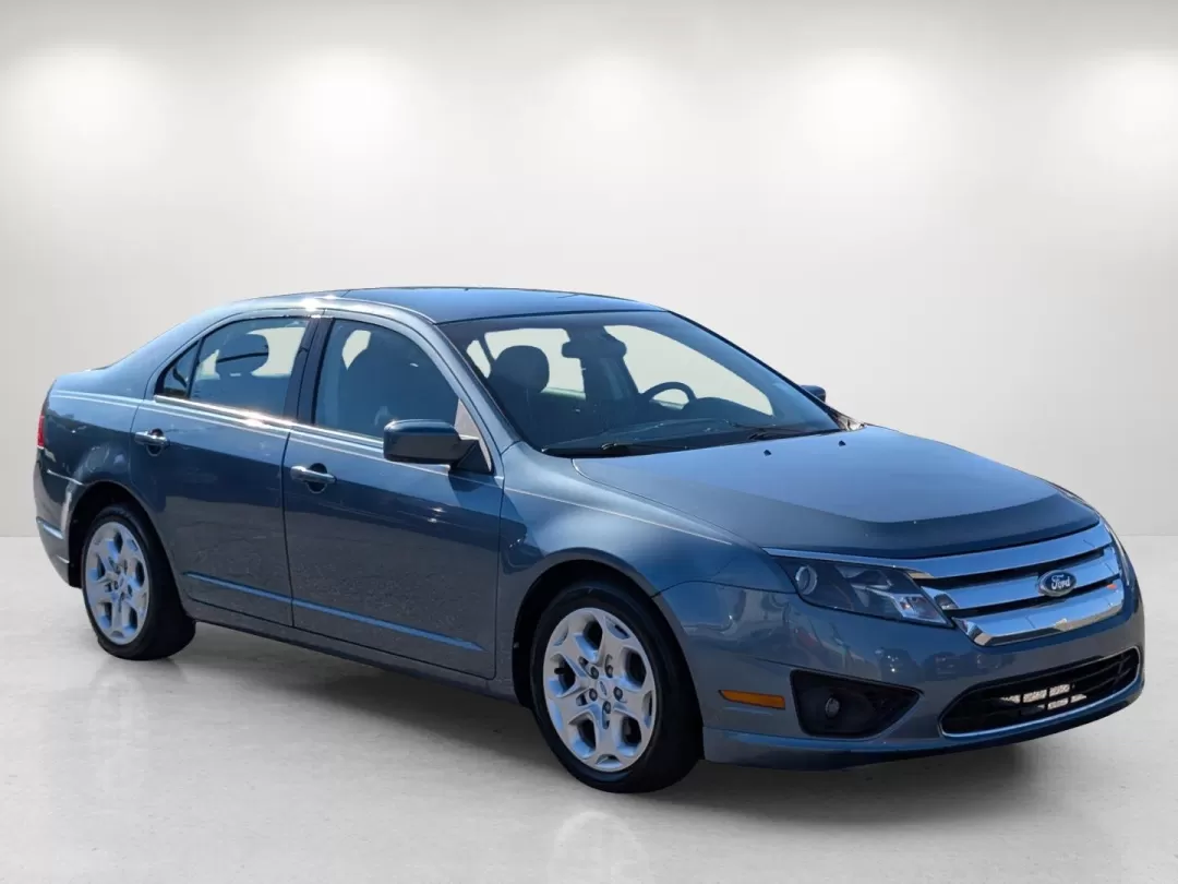 2011 Ford Fusion SE (3FAHP0HA3BR) with an Other engine, located at 7000 Northlake Connector, Columbus, GA, 31904, (706) 987-8085, 32.524975, -84.978134 - ### Discover Your Perfect Ride: 2011 Ford Fusion SE at Gils Auto<br /> <br /> Are you in search of a reliable sedan that seamlessly fits into your everyday lifestyle? Whether you're commuting to work, running errands, or taking the kids to soccer practice, the 2011 Ford Fusion SE is the vehicle that - Photo#2