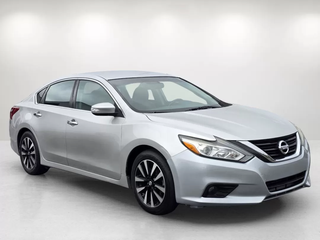 2018 /Charcoal Nissan Altima 2.5 SL (1N4AL3AP4JC) with an Other engine, located at 3959 U.S. 80 W, Phenix City, AL, 36870, (334) 297-4885, 32.469296, -85.135185 - ### Discover the 2018 Nissan Altima 2.5 SL Your Perfect Commuter Companion!<br /> <br /> Are you searching for a reliable vehicle that seamlessly fits into your busy lifestyle? Look no further than this stunning 2018 Nissan Altima 2.5 SL, now available at Gils Auto in Phenix City, AL! This sedan is - Photo#3