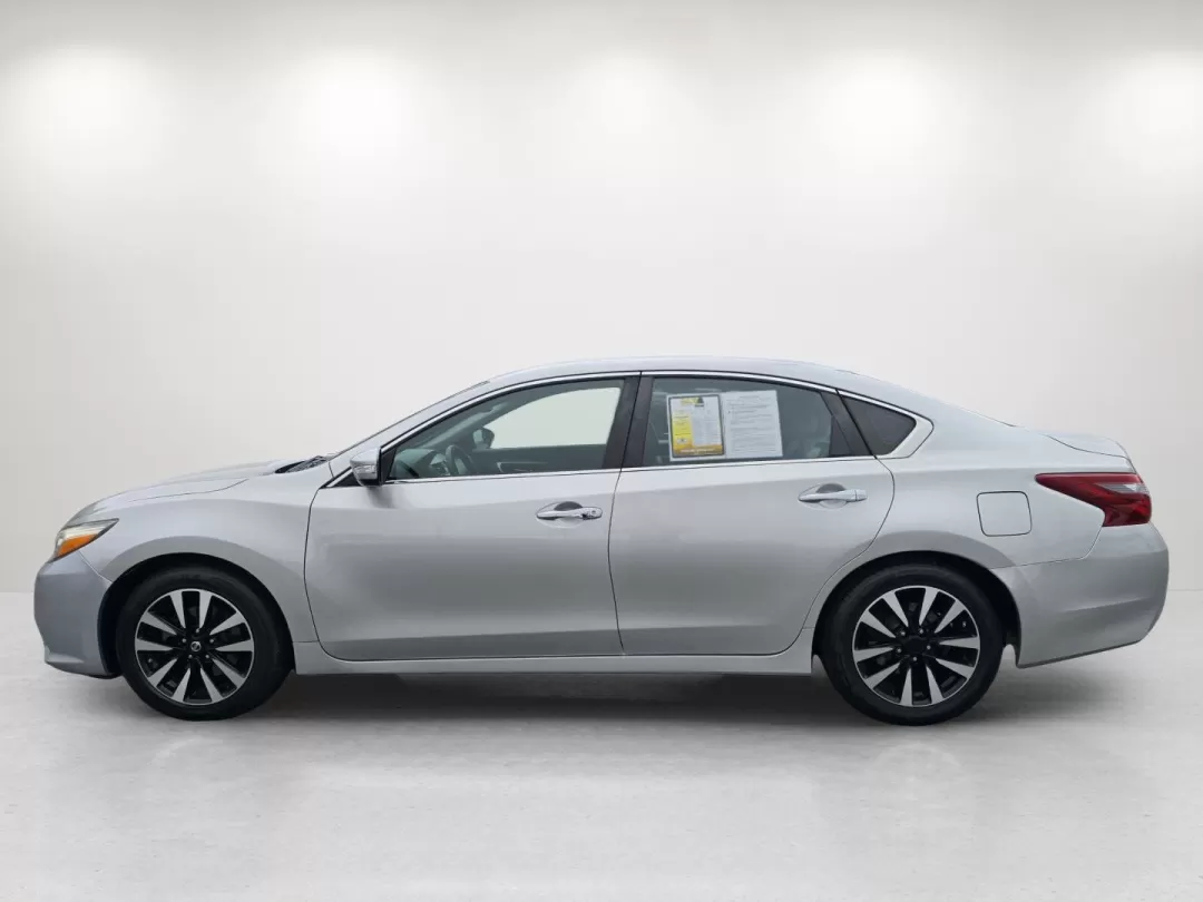 2018 /Charcoal Nissan Altima 2.5 SL (1N4AL3AP4JC) with an Other engine, located at 3959 U.S. 80 W, Phenix City, AL, 36870, (334) 297-4885, 32.469296, -85.135185 - ### Discover the 2018 Nissan Altima 2.5 SL Your Perfect Commuter Companion!<br /> <br /> Are you searching for a reliable vehicle that seamlessly fits into your busy lifestyle? Look no further than this stunning 2018 Nissan Altima 2.5 SL, now available at Gils Auto in Phenix City, AL! This sedan is - Photo#8