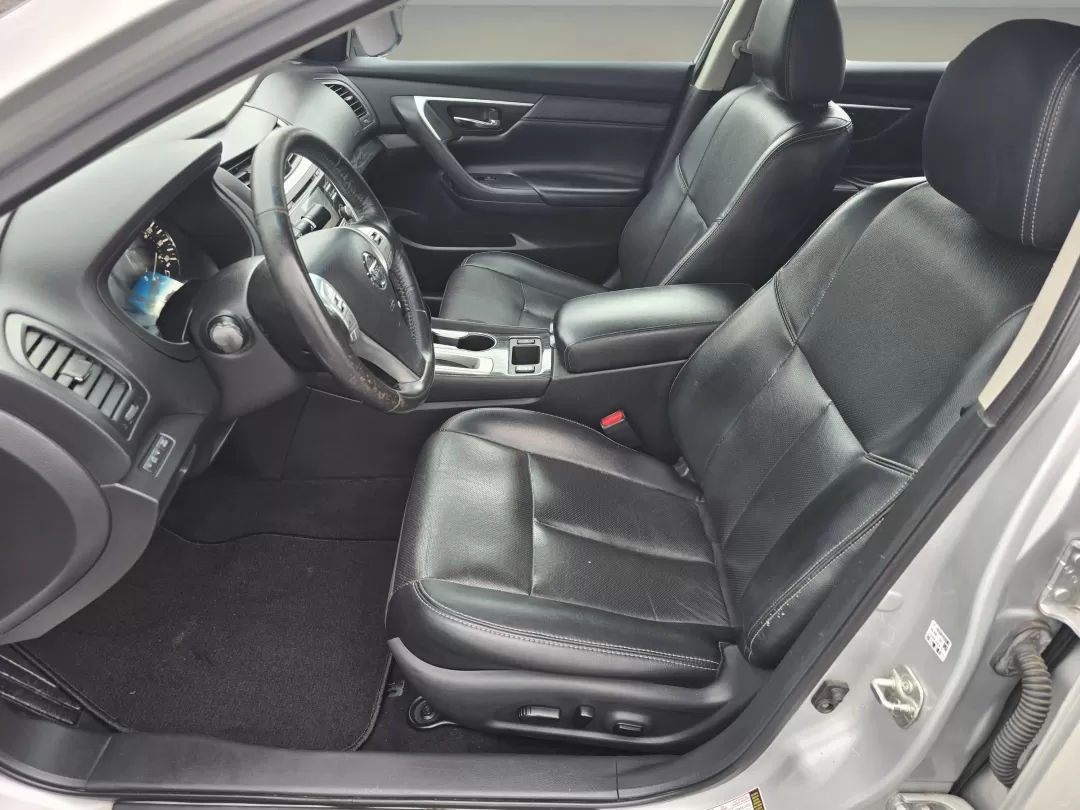 2018 /Charcoal Nissan Altima 2.5 SL (1N4AL3AP4JC) with an Other engine, located at 3959 U.S. 80 W, Phenix City, AL, 36870, (334) 297-4885, 32.469296, -85.135185 - ### Discover the 2018 Nissan Altima 2.5 SL Your Perfect Commuter Companion!<br /> <br /> Are you searching for a reliable vehicle that seamlessly fits into your busy lifestyle? Look no further than this stunning 2018 Nissan Altima 2.5 SL, now available at Gils Auto in Phenix City, AL! This sedan is - Photo#12