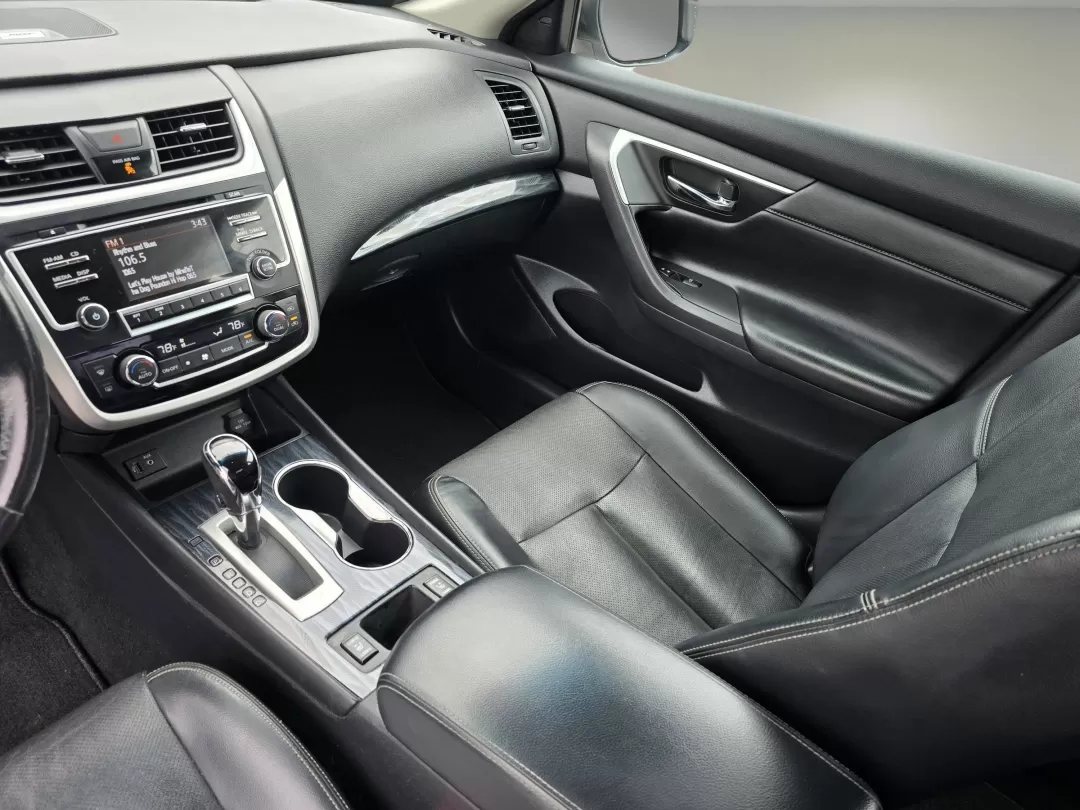 2018 /Charcoal Nissan Altima 2.5 SL (1N4AL3AP4JC) with an Other engine, located at 3959 U.S. 80 W, Phenix City, AL, 36870, (334) 297-4885, 32.469296, -85.135185 - ### Discover the 2018 Nissan Altima 2.5 SL Your Perfect Commuter Companion!<br /> <br /> Are you searching for a reliable vehicle that seamlessly fits into your busy lifestyle? Look no further than this stunning 2018 Nissan Altima 2.5 SL, now available at Gils Auto in Phenix City, AL! This sedan is - Photo#15