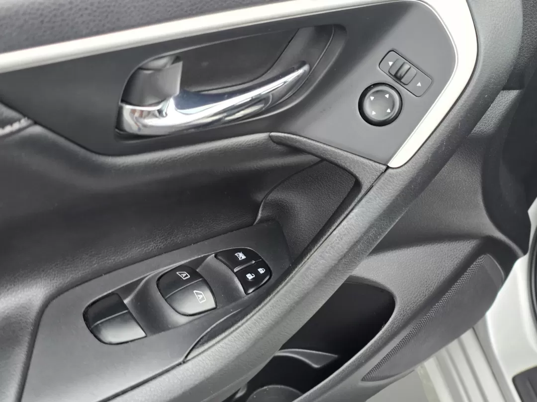 2018 /Charcoal Nissan Altima 2.5 SL (1N4AL3AP4JC) with an Other engine, located at 1430 Gateway Drive, Opelika, AL, 36801, (334) 239-0944, 32.637871, -85.409790 - ### Discover the 2018 Nissan Altima 2.5 SL Your Perfect Commuter Companion!<br /> <br /> Are you searching for a reliable vehicle that seamlessly fits into your busy lifestyle? Look no further than this stunning 2018 Nissan Altima 2.5 SL, now available at Gils Auto in Phenix City, AL! This sedan is - Photo#9