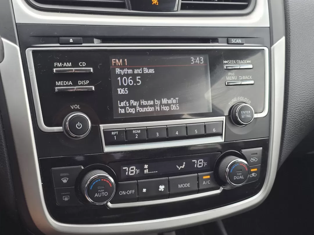 2018 /Charcoal Nissan Altima 2.5 SL (1N4AL3AP4JC) with an Other engine, located at 1430 Gateway Drive, Opelika, AL, 36801, (334) 239-0944, 32.637871, -85.409790 - ### Discover the 2018 Nissan Altima 2.5 SL Your Perfect Commuter Companion!<br /> <br /> Are you searching for a reliable vehicle that seamlessly fits into your busy lifestyle? Look no further than this stunning 2018 Nissan Altima 2.5 SL, now available at Gils Auto in Phenix City, AL! This sedan is - Photo#17