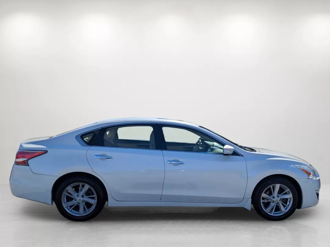 2015 /Beige Nissan Altima 2.5 SL (1N4AL3AP7FC) with an Other engine, located at 804 22nd Ave, Phenix City, AL, 36870, (334) 297-1860, 32.484749, -85.024475 - Are you ready to elevate your daily commute or weekend adventures? Look no further than this stunning 2015 Nissan Altima 2.5 SL, perfectly designed for both comfort and style. Ideal for budget-conscious buyers looking for reliable transportation, this sedan combines elegance with performance, making - Photo#2