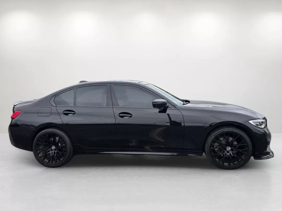 2019 BMW 3 Series 330i (WBA5R1C57KA) with an Other engine, located at 3959 U.S. 80 W, Phenix City, AL, 36870, (334) 297-4885, 32.469296, -85.135185 - **Experience Luxury and Performance with the 2019 BMW 3 Series at Gils Auto Phenix City, AL!**<br /> <br /> Are you ready to elevate your driving experience? This stunning 2019 BMW 3 Series 330i sedan is not just a vehicle; it's a lifestyle upgrade designed for those who appreciate performance, com - Photo#4