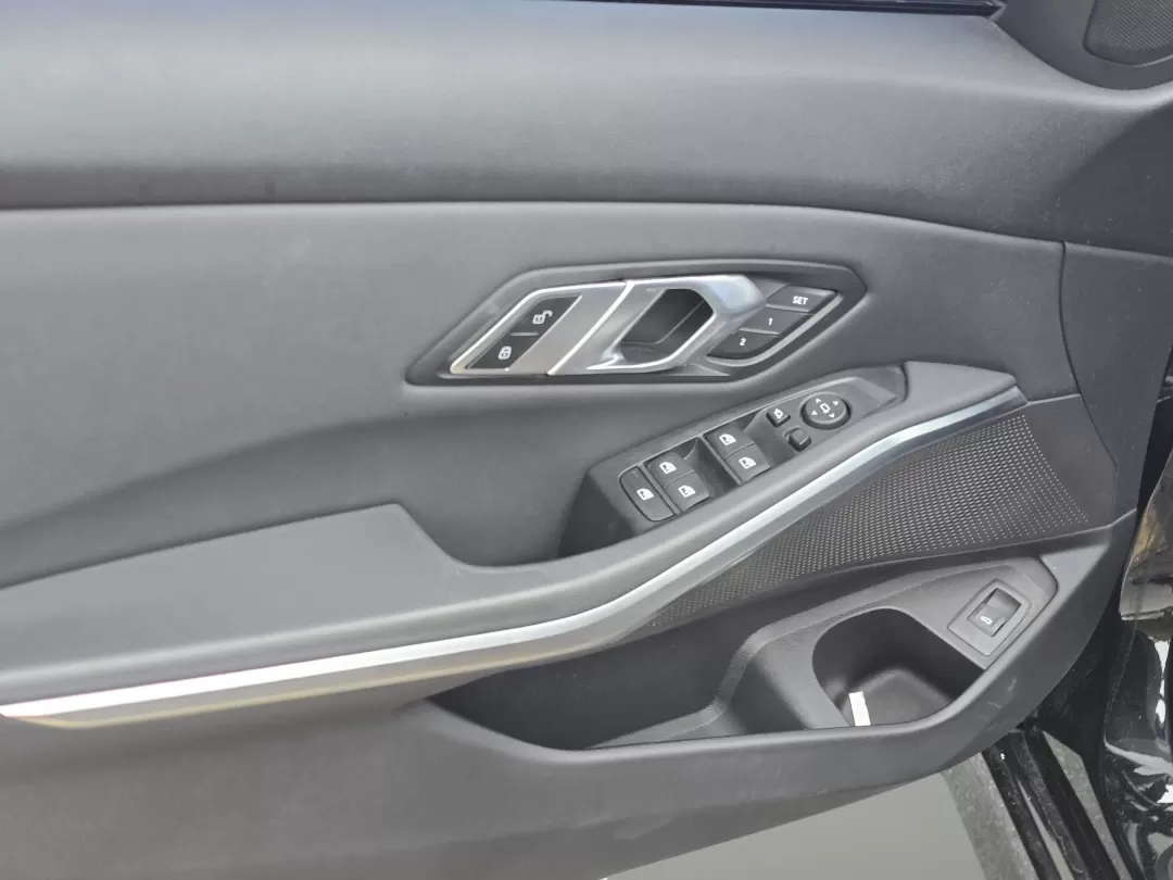 2019 BMW 3 Series 330i (WBA5R1C57KA) with an Other engine, located at 3959 U.S. 80 W, Phenix City, AL, 36870, (334) 297-4885, 32.469296, -85.135185 - **Experience Luxury and Performance with the 2019 BMW 3 Series at Gils Auto Phenix City, AL!**<br /> <br /> Are you ready to elevate your driving experience? This stunning 2019 BMW 3 Series 330i sedan is not just a vehicle; it's a lifestyle upgrade designed for those who appreciate performance, com - Photo#10