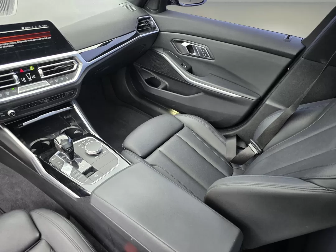 2019 BMW 3 Series 330i (WBA5R1C57KA) with an Other engine, located at 3959 U.S. 80 W, Phenix City, AL, 36870, (334) 297-4885, 32.469296, -85.135185 - **Experience Luxury and Performance with the 2019 BMW 3 Series at Gils Auto Phenix City, AL!**<br /> <br /> Are you ready to elevate your driving experience? This stunning 2019 BMW 3 Series 330i sedan is not just a vehicle; it's a lifestyle upgrade designed for those who appreciate performance, com - Photo#17