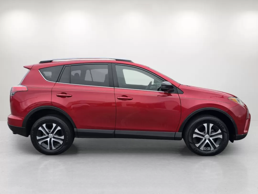 2017 Toyota RAV4 LE (2T3ZFREV7HW) with an Other engine, located at 804 22nd Ave, Phenix City, AL, 36870, (334) 297-1860, 32.484749, -85.024475 - Are you ready to elevate your daily commute or embark on weekend adventures with the perfect SUV? Look no further than this stunning 2017 Toyota RAV4 LE, available now at Gils Auto in Phenix City, AL. Designed for both comfort and versatility, this dynamic vehicle is ideal for growing families, budg - Photo#3