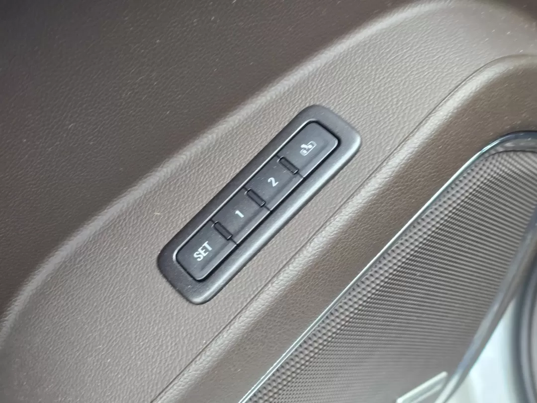 2016 /Cocoa/Dark Atmosphere GMC Yukon Denali (1GKS1CKJ9GR) with an Other engine, located at 3959 U.S. 80 W, Phenix City, AL, 36870, (334) 297-4885, 32.469296, -85.135185 - **Discover Unmatched Luxury and Versatility with This 2016 GMC Yukon Denali**<br /> <br /> Are you in the market for a luxurious SUV that combines power, style, and cutting-edge technology? Look no further than this stunning 2016 GMC Yukon Denali, available now at Gils Auto in Phenix City, AL. Wheth - Photo#11