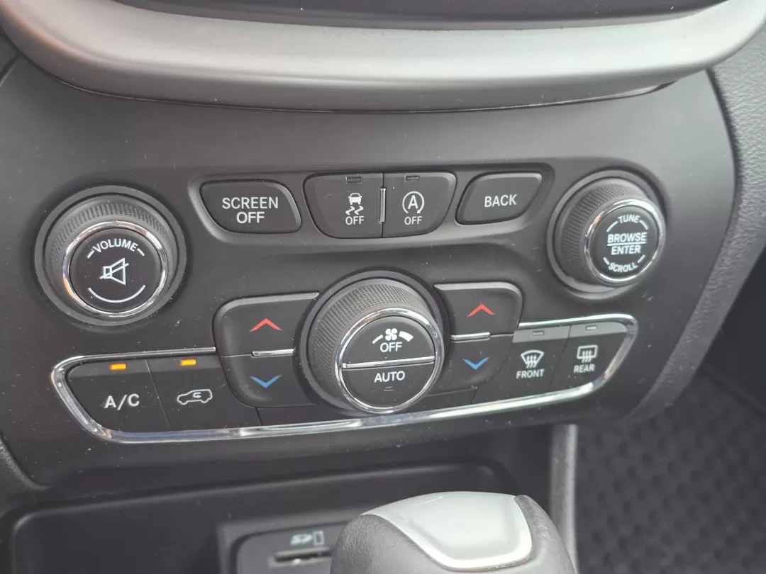 2018 /Black Jeep Cherokee Trailhawk (1C4PJMBX1JD) with an Other engine, located at 3959 U.S. 80 W, Phenix City, AL, 36870, (334) 297-4885, 32.469296, -85.135185 - **Unleash Adventure with the 2018 Jeep Cherokee Trailhawk Your Perfect Companion for Every Journey!**<br /> <br /> Are you ready to elevate your outdoor escapades or simply enhance your daily commute? Look no further than the 2018 Jeep Cherokee Trailhawk, available now at Gils Auto in Phenix City, - Photo#17